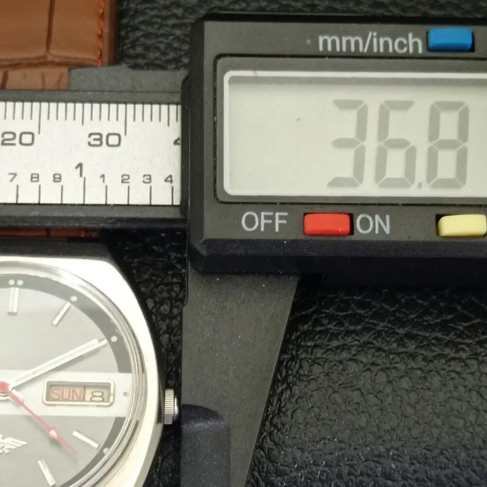 Vintage 1980 Citizen Automatic Mens Silver Watch W/daydate & Gray accents
